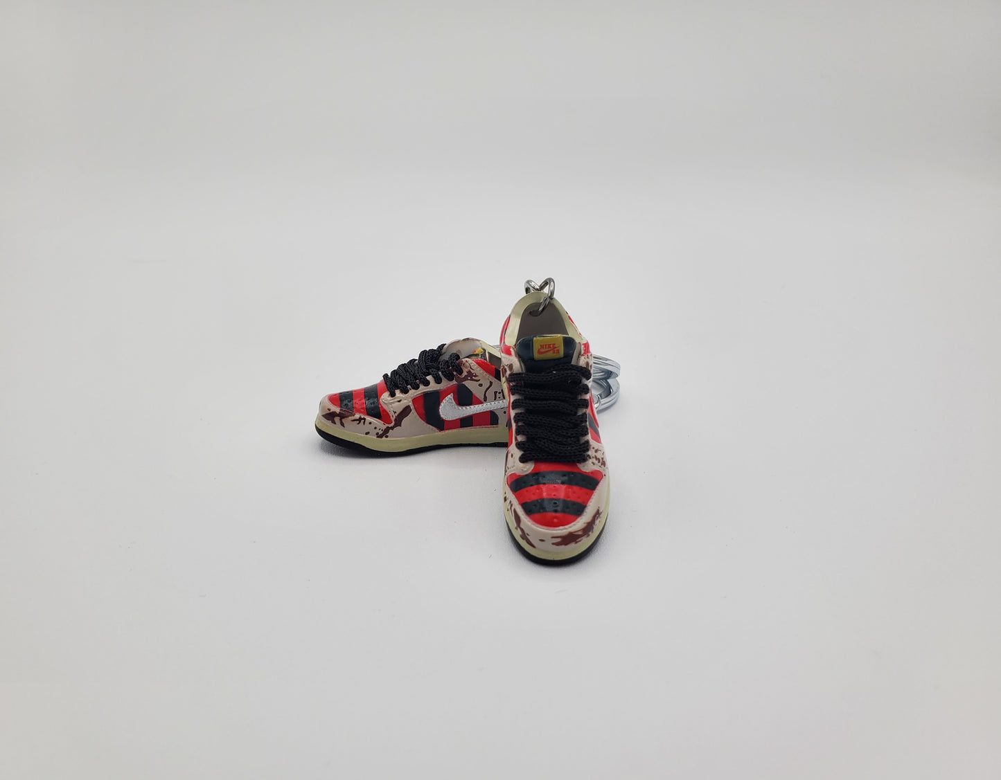 Nike SB Dunk Low "Freddy Krueger"