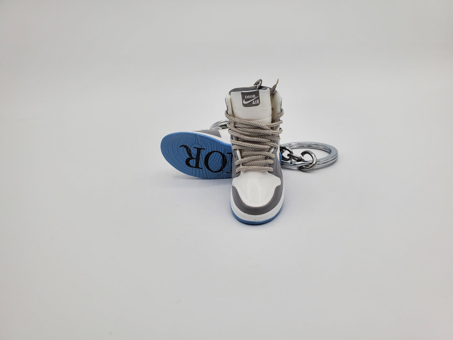 Air Jordan 1 Retro High x Dior.