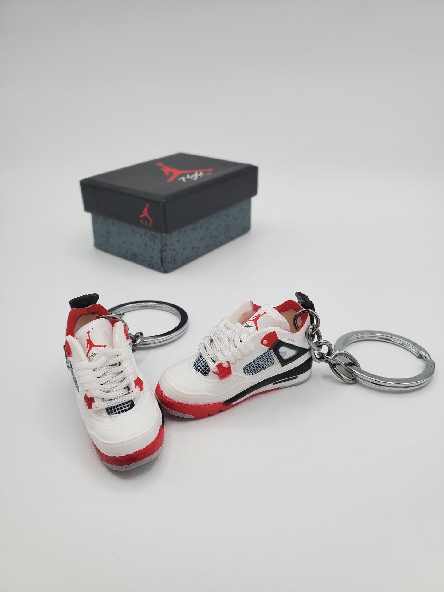 Air Jordan 4 Retro "Fire Red"